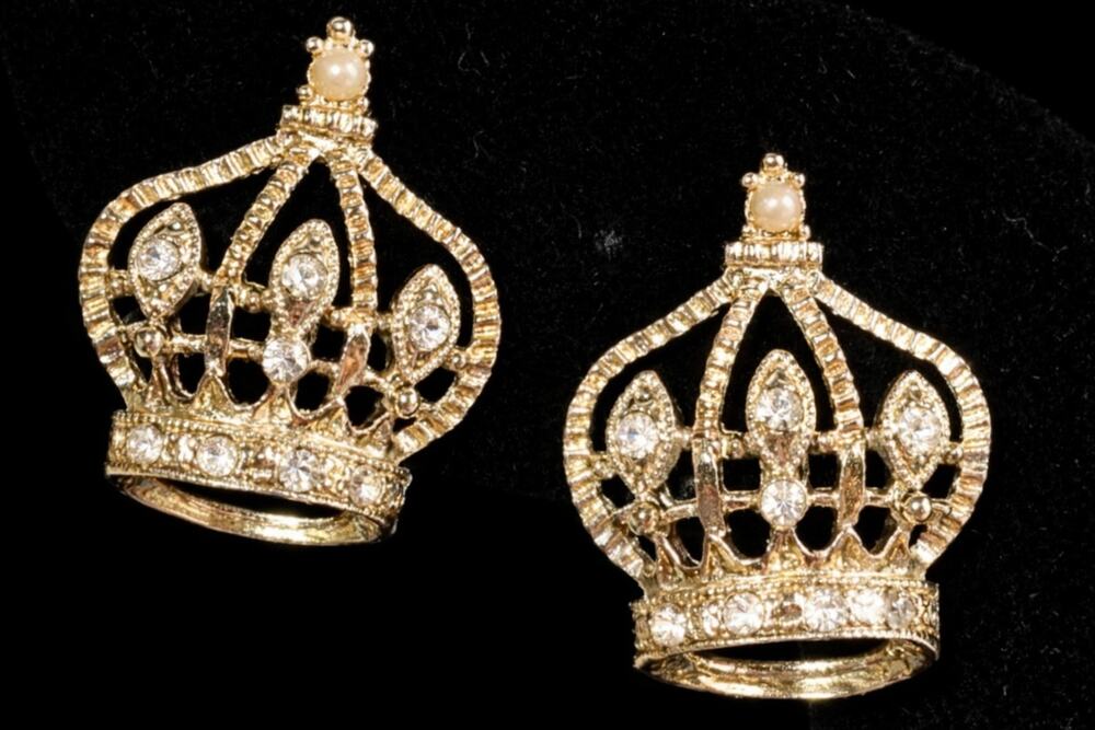 Vintage Crown Clip-On Earrings Rhinestones Faux Pearl 1.25” Gold-tone gc26‎